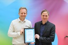 Geir Langedrag med diplom fra Kreftforeningen